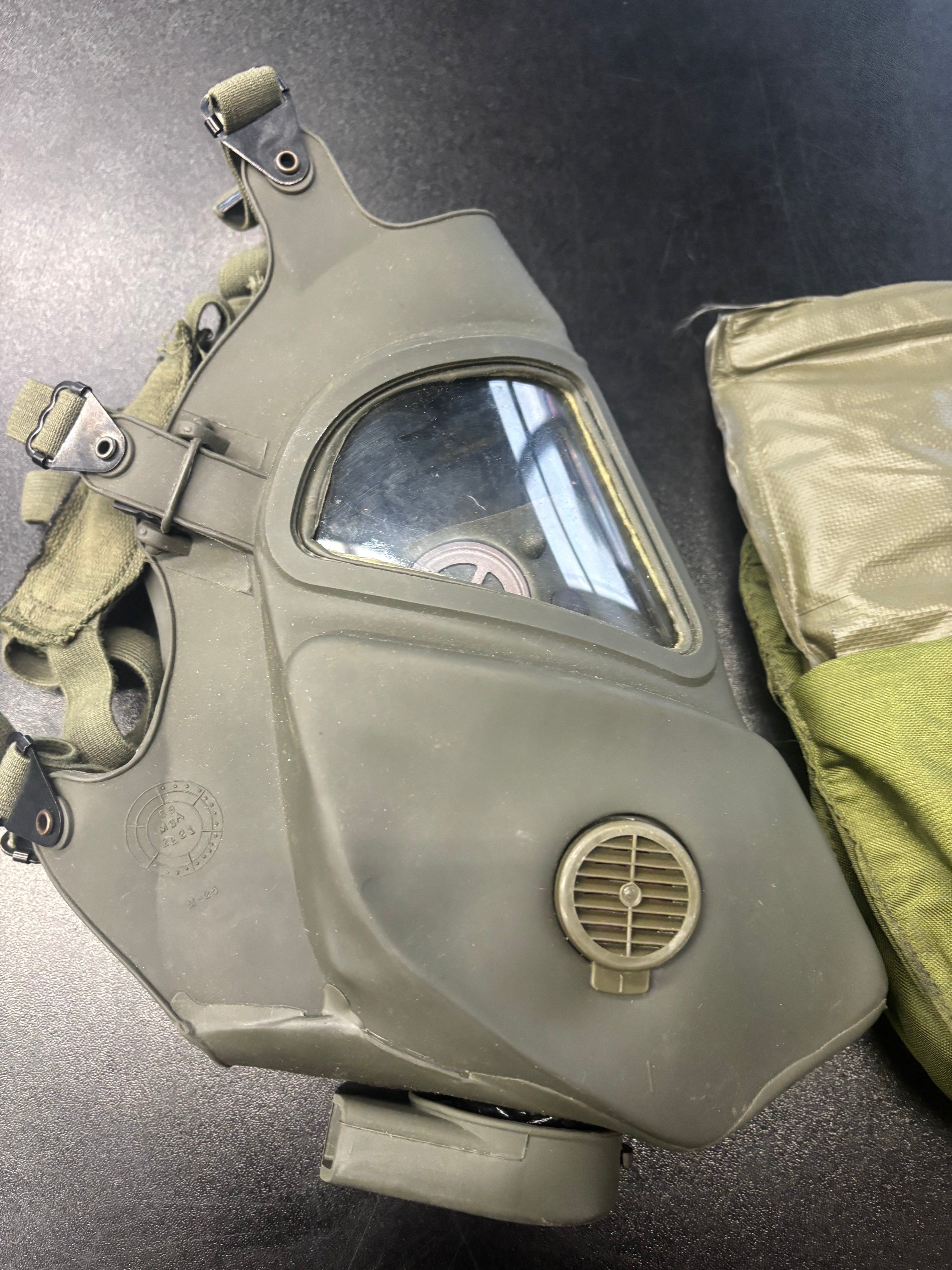 Rare US Vietnam-Era XM28 Grasshopper Gas Mask with XM28E4 Carrier #1
