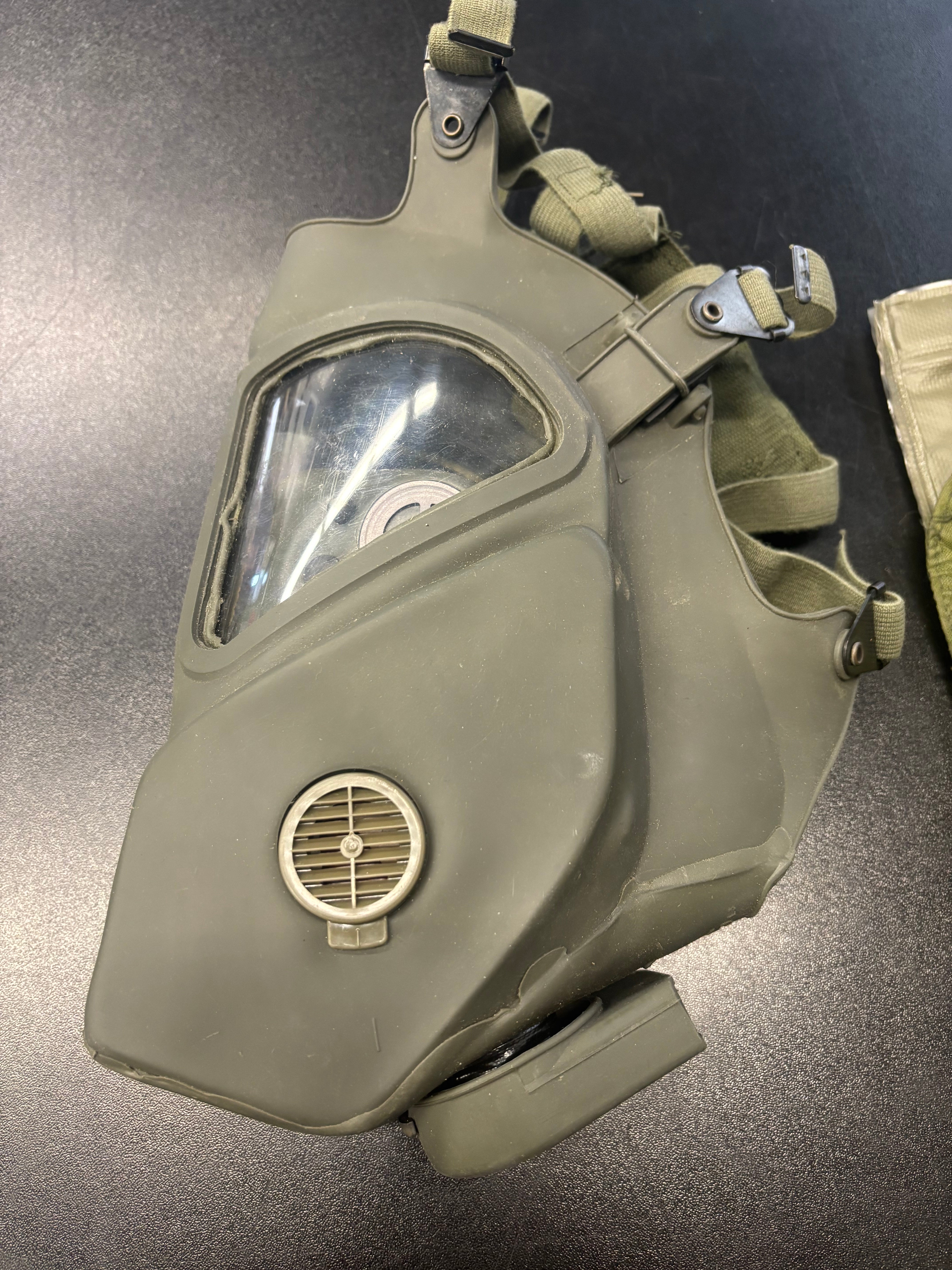 Rare US Vietnam-Era XM28 Grasshopper Gas Mask with XM28E4 Carrier #1