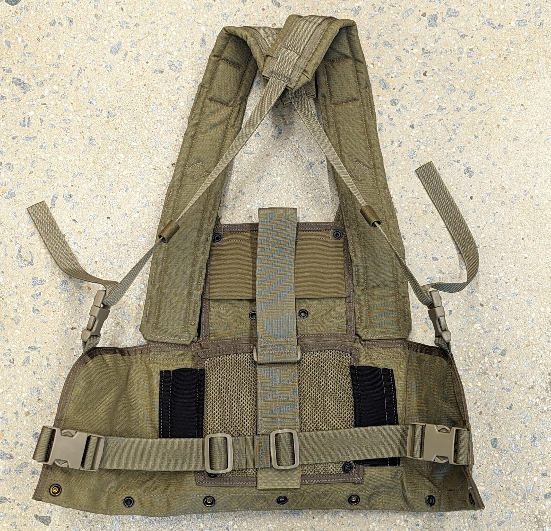 Eagle Industries Rhodesian Recon Vest RRV Chest Rig, Khaki