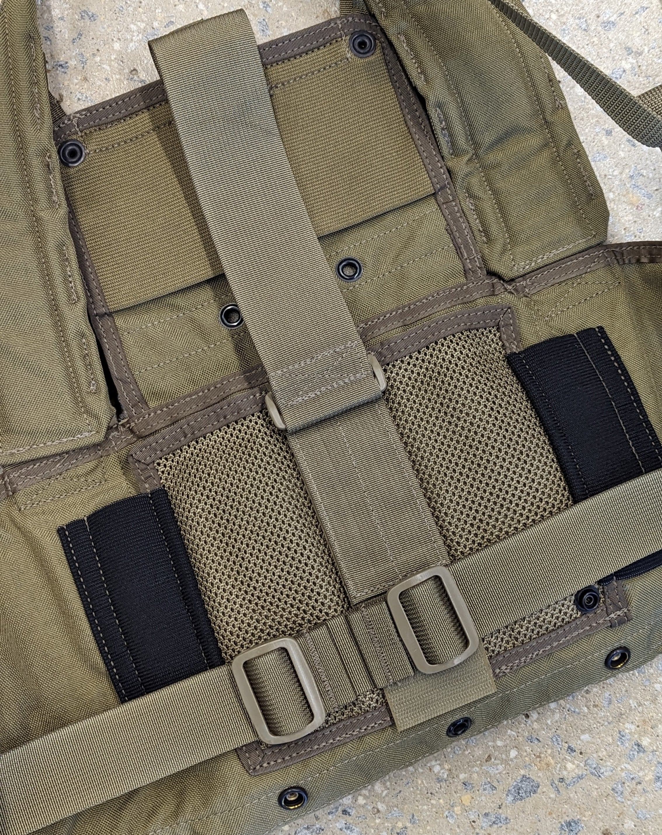 Eagle Industries Rhodesian Recon Vest RRV Chest Rig, Khaki