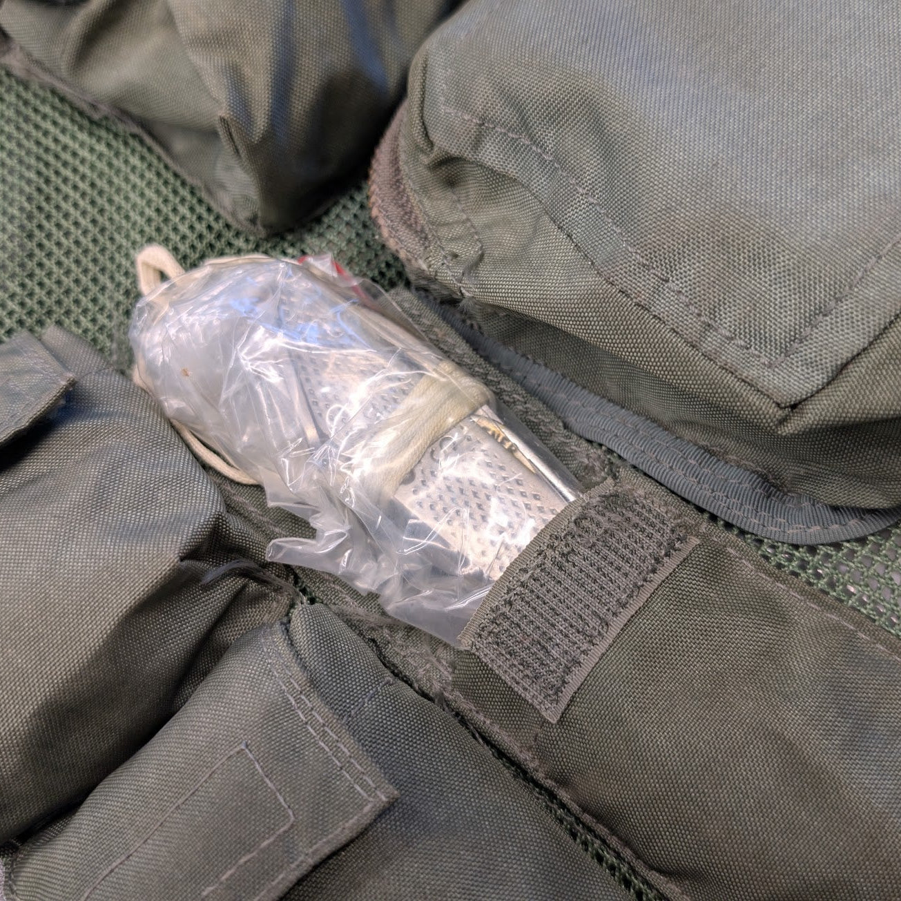 USGI SRU-21/P Pilot Survival Vest, Complete