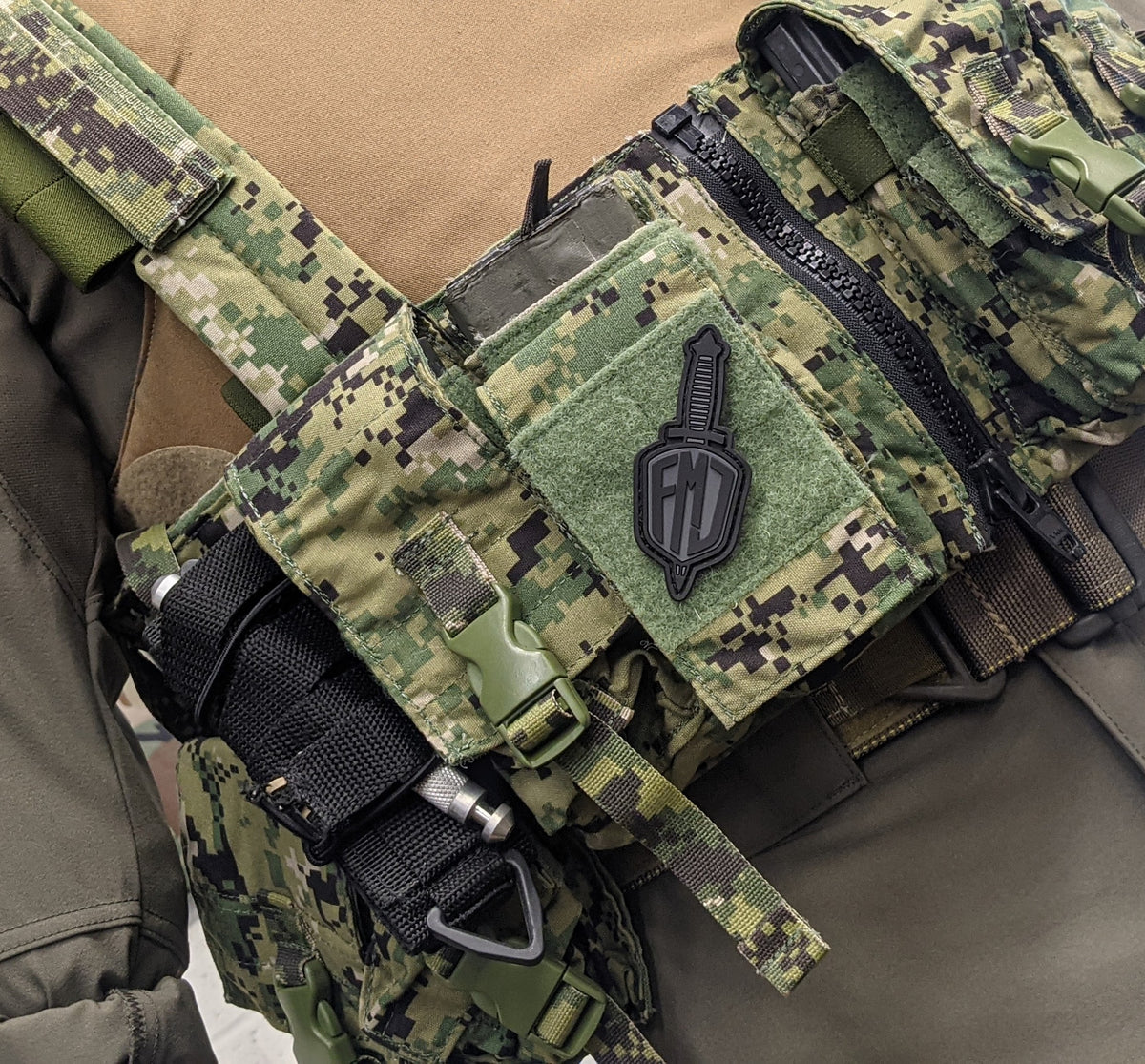 Dagger Pvc Full Metal Jacket Shield and Dagger PVC Patch